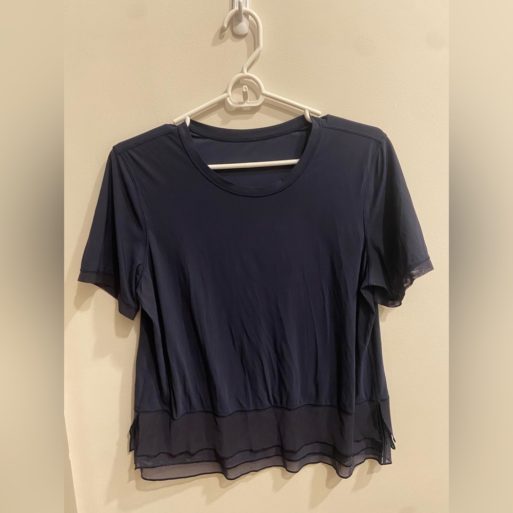 Lululemon Navy Short sleeve mesh tee medium (size 4/6)